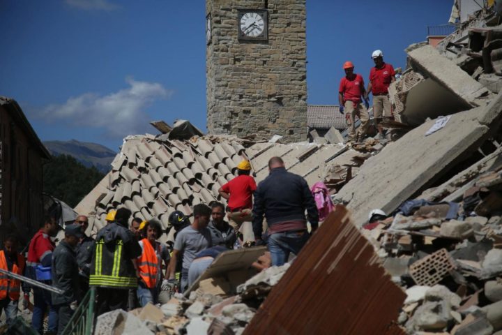 Foto Vincenzo Livieri - LaPresse 24-08-2016 Amatrice, Rieti (Italia) Cronaca Trema il centro Italia. Alle 3.30 di questa notte si è registrata una forte scossa di terremoto di magnitudo 6.0 a 4 chilometri dalla superfice e con epicentro ad Accumoli, in provincia di Rieti nel Lazio, a pochi chilometri, equidistante, tra Norcia e Amatrice Nella foto: le operazioni di ricerca e recupero Photo Vincenzo Livieri - LaPresse 24-08-2016 Amatrice, Rieti (Italy) News The central Italian town of Amatrice was badly damaged by a 6.2 magnitude earthquake that struck early on Wednesday, with people trapped under the rubble, the town's mayor said.