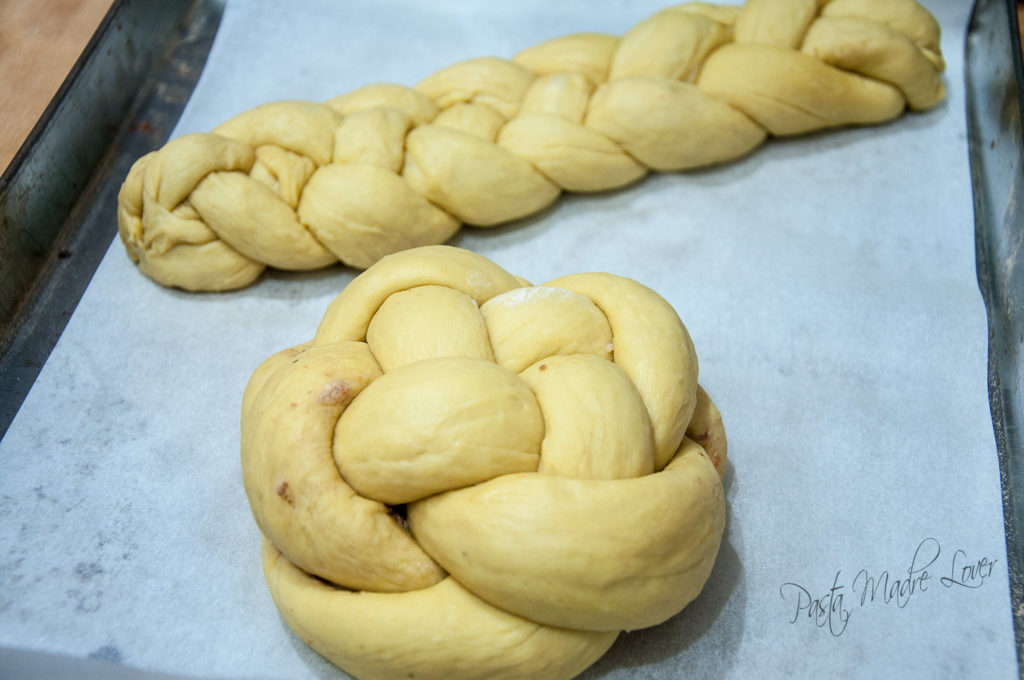 Pane intrecciato con zucca al Roux con fondente e noci