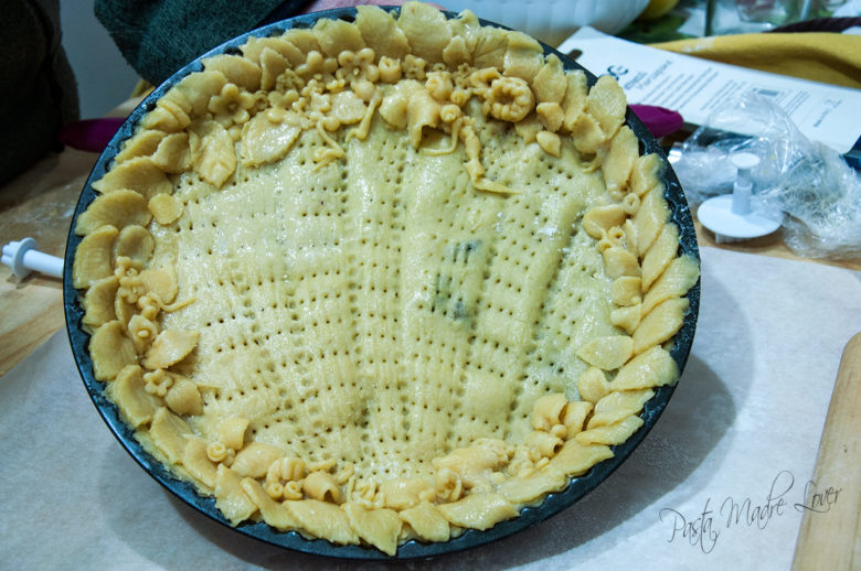 Crostata decorata ripiena