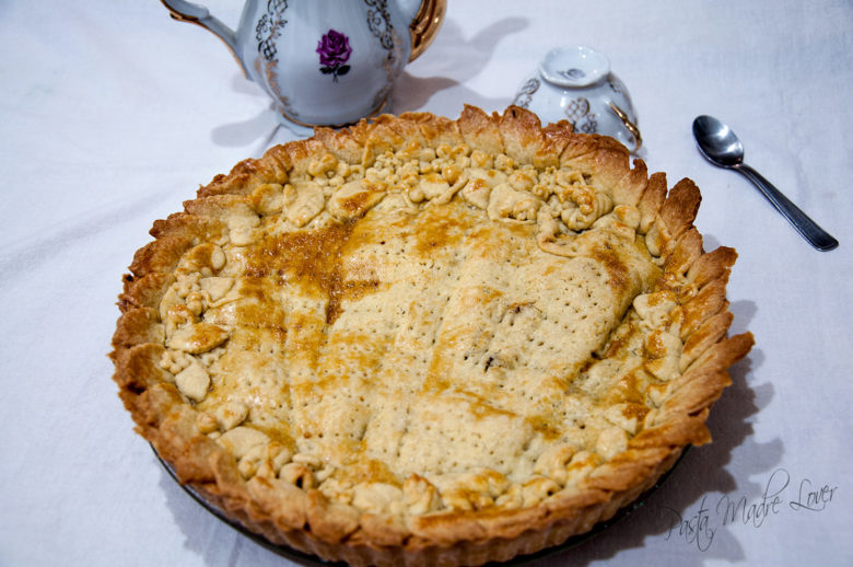 Crostata decorata ripiena