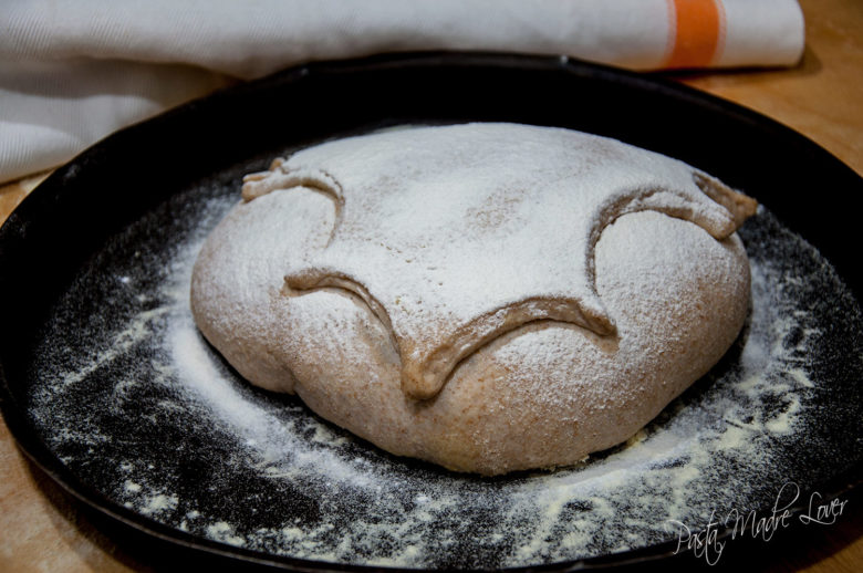 Pane senza impasto a forma di foglia