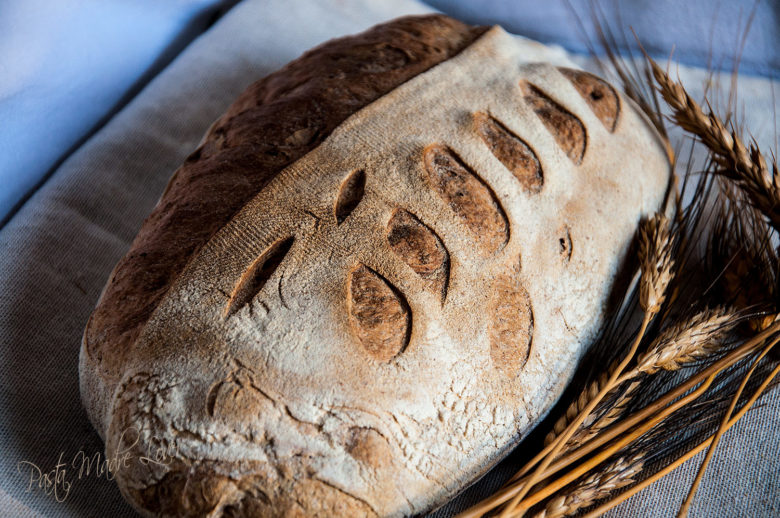 Pane fatto in casa impastato a mano