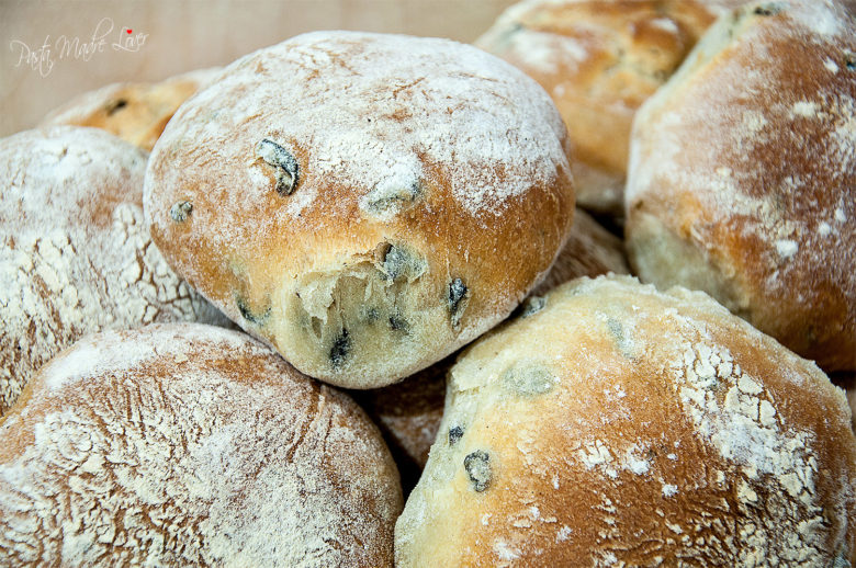 Pucce Con Olive Nere Baresane Pasta Madre Lover Pane A Lievitazione Naturale E Nozioni Di Arte Bianca