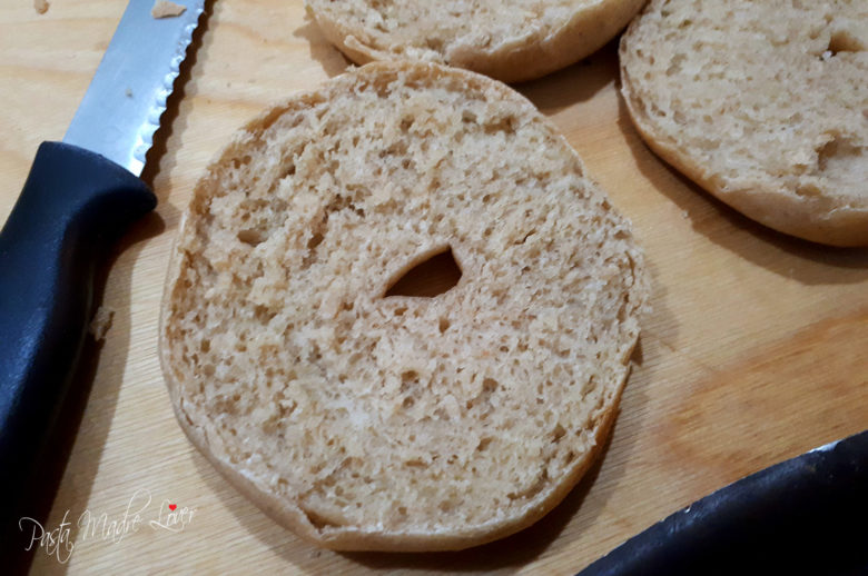 Frisella o fresella, caratteristico pane biscottato tradizionale