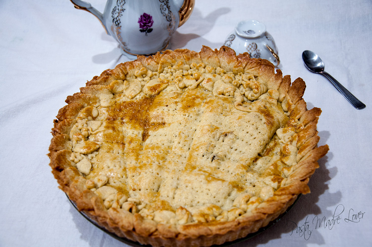 Crostata decorata ripiena