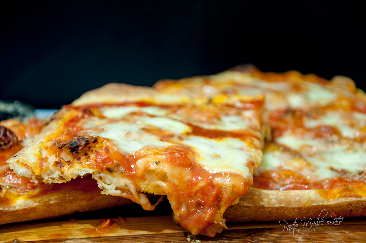 Thumbnail for Pizza in teglia classica, famosa come “La zozza campana”