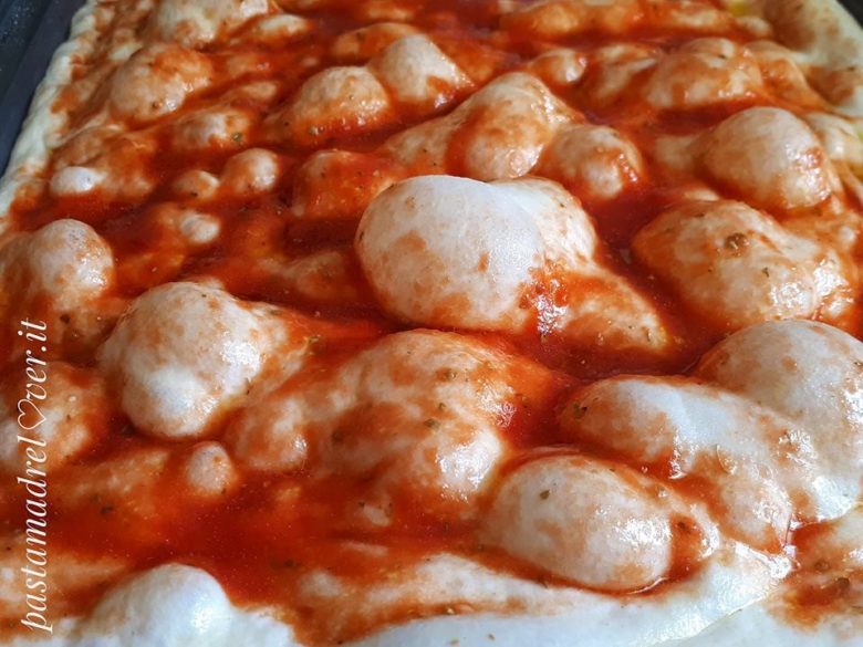 La rossa, pizza in teglia tradizionale con pasta madre acida