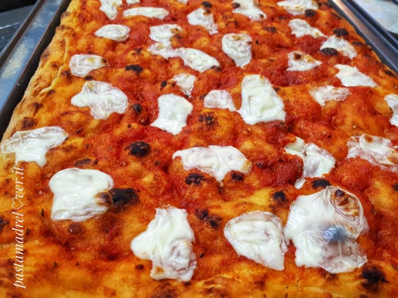 La rossa, pizza in teglia tradizionale con pasta madre acida