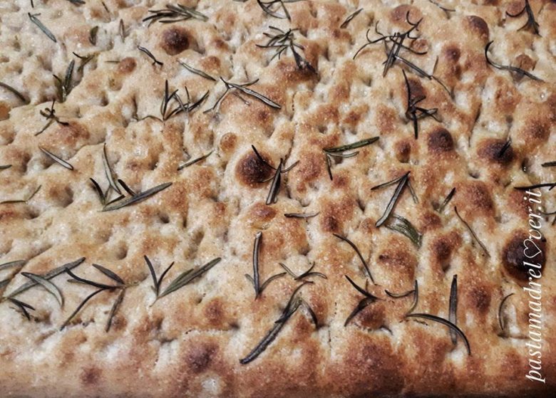 Rustichella, focaccia rustica al rosmarino